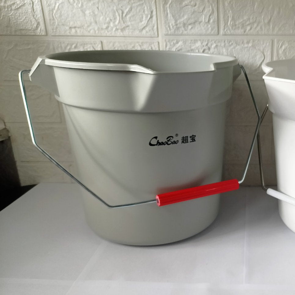 Bucket 10qt Round with Spout and Handle