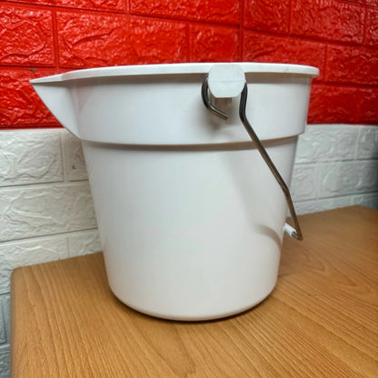 Bucket White 10qt Round with Spout and Handle